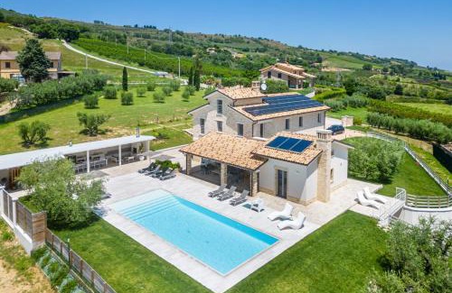 Potenza Picena Villa | Villa Amore di Ada - Modern Design Villa - AirCo, Private Pool & Near The Beach