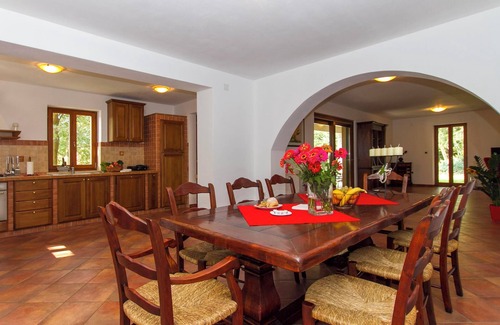 Stanisovi Villa | Villa Ana, Spacious 5 Bedroom Retreat with Access to 2 Shared Pools