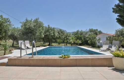 Lascari Villa | Villa Anna (by Vacation Service)