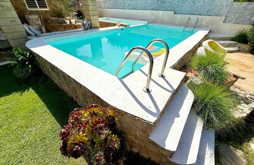 Syracuse Villa | Villa AnnaStella a Corner of Paradise with Pool, AC, WiFi, SmartTV/Netflix/Disney