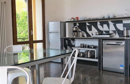 Gardola Apartment | Villa Arianna Suite in private Villa lake view, garden, private swimming pool.