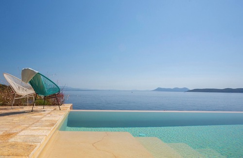 Evgiros Villa | Villa Arkoudaki: Luxurious 8-Bedroom Escape with Infinity Pool & Sea Access