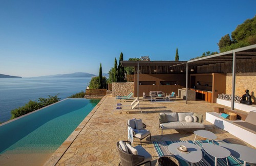 Evgiros Villa | Villa Arkoudaki: Luxurious 8-Bedroom Escape with Infinity Pool & Sea Access