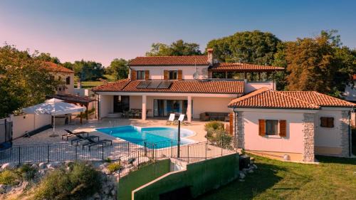 Gradisce Villa | Villa Arton heated swimming-pool