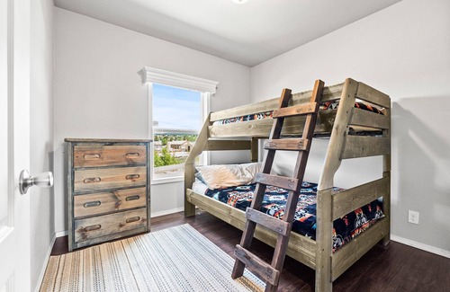 Leadville Apartment | Villa at Treeline with Hot Tub