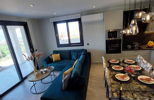 Sami Villa | Villa AvertonFamily sized villa with style, elegance and stunning seaviews!