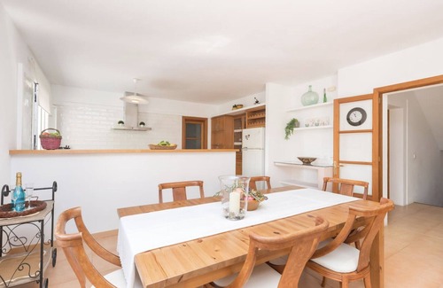 Cala Bona Ski Chalet | Villa Azalea: large house perfect for families or groups up to 6 people.