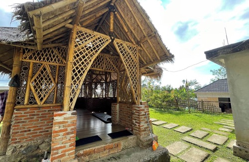 Bayan Villa | Villa Bambu Rinjani & Restaurant