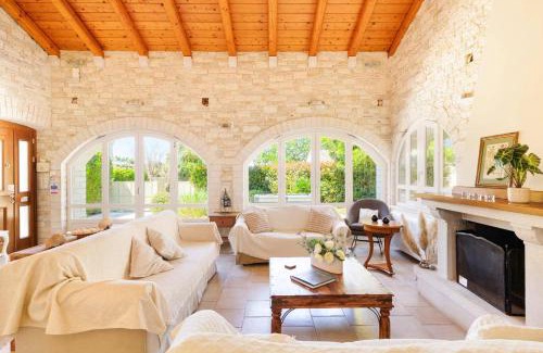 Petaleia Villa | Villa Barbaro by Villa Plus