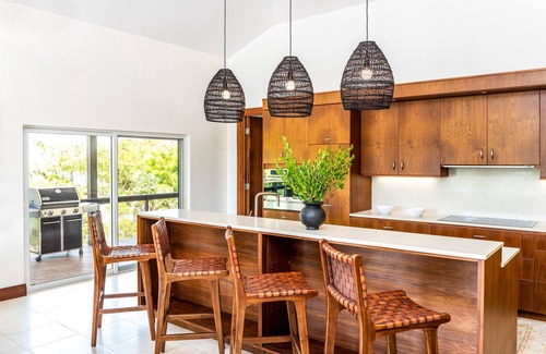 The Bight Villa | Villa Blu - A contemporary 3 BDR/BTH Villa minutes from the beach