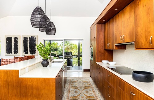 The Bight Villa | Villa Blu - A contemporary 3 BDR/BTH Villa minutes from the beach