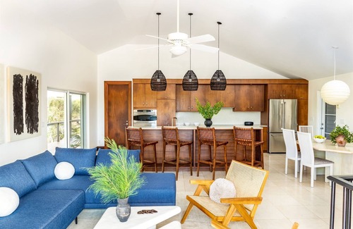 The Bight Villa | Villa Blu - A contemporary 3 BDR/BTH Villa minutes from the beach