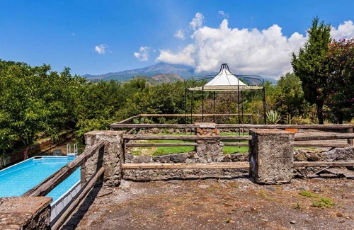 Viagrande House | Villa Bonaccorso - La Dimora An oasis of tranquility immersed in nature in the foothills of Mount Et