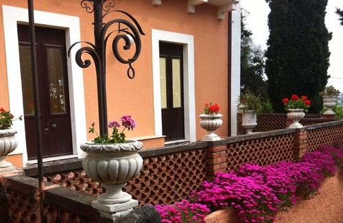 Viagrande House | Villa Bonaccorso - La Dimora An oasis of tranquility immersed in nature in the foothills of Mount Et