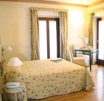 Carnago Hotel | Villa Bregana