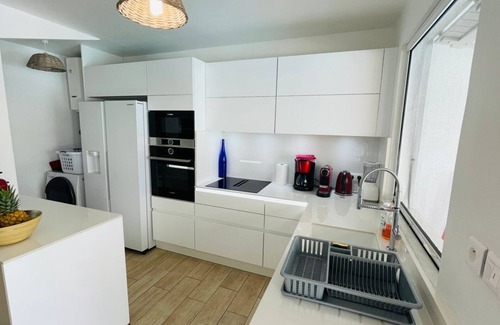 Orient Bay Apartment | Villa BRUNEVA, Private Pool – 150 m Orient-Bay Beach – Cistern