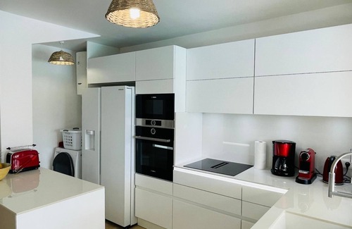 Orient Bay Apartment | Villa BRUNEVA, Private Pool – 150 m Orient-Bay Beach – Cistern