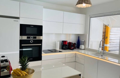 Orient Bay Apartment | Villa BRUNEVA, Private Pool – 150 m Orient-Bay Beach – Cistern