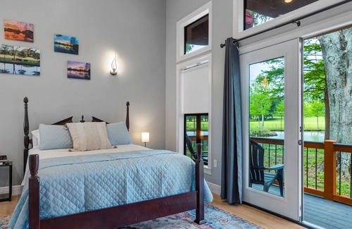 Sunset Villa | Villa by the Pond