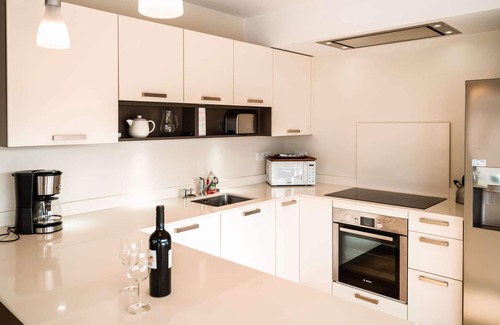 Castelnau-de-Montmiral Villa | Villa Castelnau Prestige - air conditioning & heated pool in a quiet estate - V