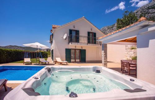 Gata Villa | Villa Calma with heated pool,jacuzzi, Finnish sauna and 4 bedrooms