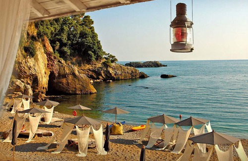 Sarzana Villa | VILLA CAMELIA 8 + 2Pax with A /C Free WiFi Garden, Play area near to Cinque Terre