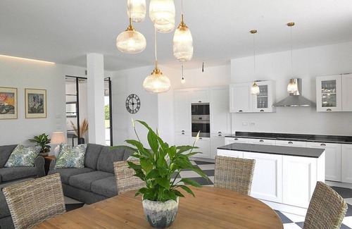 Bardolino Villa | Villa Cantuccino: A bright villa in a quiet position, situated a few miles from the shores of Lake Garda, with Free WI-FI.