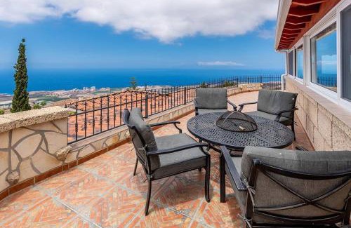 Adeje Villa | Villa Carlitos by Villas Vista Gomera