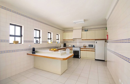Alporchinhos Villa | Villa 'Casa Das Areias' with Private Pool, Wi-Fi and Air Conditioning