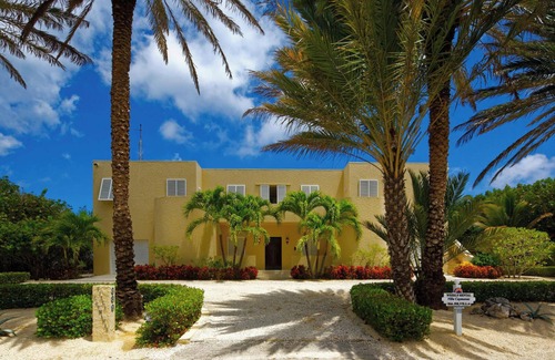 Old Man Bay House | Villa Caymanas: Caribbean Villa w/Fabulous Snorkeling, Pool, & Panoramic Balcon