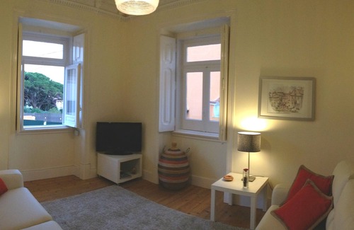 Estoril Ski Chalet | Villa charm, terrace 45m2, 5 m walk beach, convoys, Casino, Golf, Pubs .5-pax