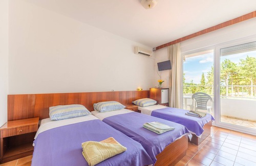 Zrce House | Villa Christina for up to 20 people - with pool, max. capacity 30 people