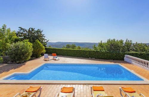 Mem Moniz Villa | Villa Colina do Sol by Villa Plus