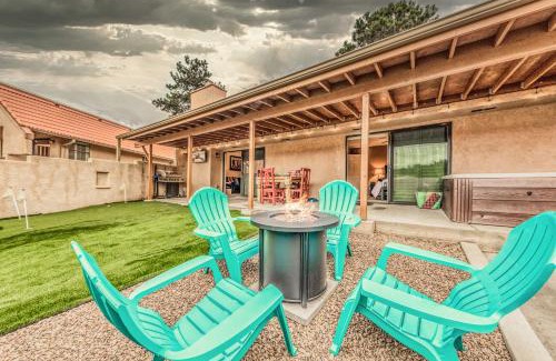 Ruidoso Apartment | Villa Con Vista with Putting Green and Hot Tub!