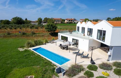 Baskoti Villa | Villa Corolan by Briskva