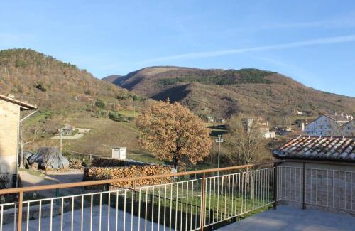 Sigillo Apartment | Villa Costanzi - Breezy Terrace On The Cucco