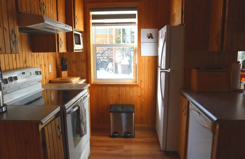 Saint-Simon Ski Chalet | Villa De L'Épervier, Watherfront. Between sea and mountains. Private Hot tube.