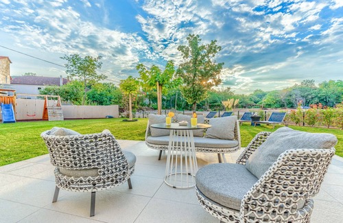 Zmijavci Villa | Villa Daedalus - outstanding villa with a heated pool, spa and a tennis court