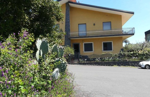 Santa Venerina Villa | Villa Dàhala 6 places, 2 wc 3 minutes from A18 and 15 from Taormina, sea and ETNA