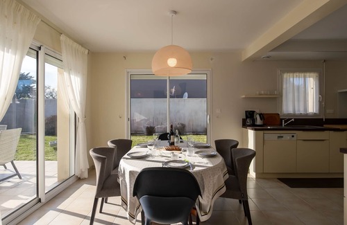 Le Pouldu House | Villa de la Paix by Interhome