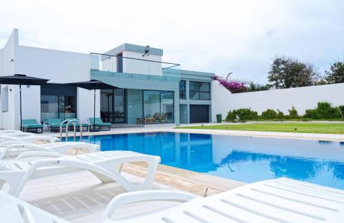 Tamariss Villa | Villa de Luxe à Dar Bouazza Piscine Privée Fibre 100 Mbps Netflix et YouTube Premium