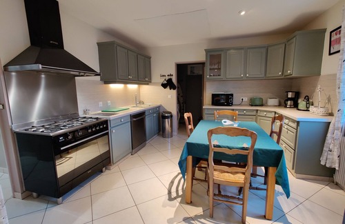 Rue House | Villa de Moncourt with swimming pool in season