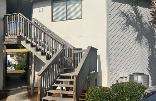 Miramar Beach Condo | Villa del Mar in Crystal Village—Walk to Emerald Coast & Relax by the Pool