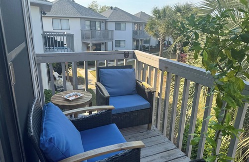 Miramar Beach Condo | Villa del Mar in Crystal Village—Walk to Emerald Coast & Relax by the Pool