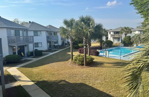 Miramar Beach Condo | Villa del Mar in Crystal Village—Walk to Emerald Coast & Relax by the Pool