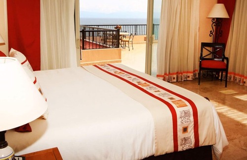 Flamingos Resort | Villa del Palmar Flamingos Resort and Spa Nuevo Vallarta Mexico Junior Suite