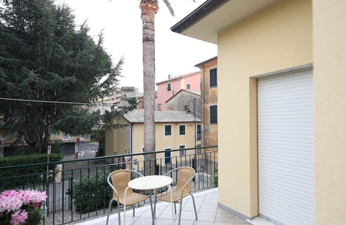 Deiva Marina Villa | Villa delle Ciliegie Agapanto apartment a few steps from the beach