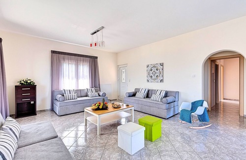 Kournas Villa | Villa Di Giorgio | Private Heated Pool