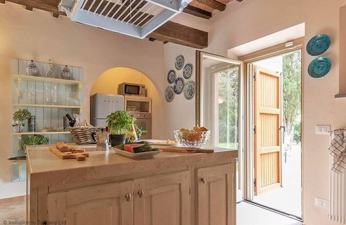 Nugola Villa | Villa di Mezzo - sleeps 8 guests in 4 bedrooms