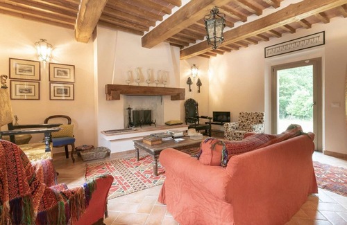 Nugola Villa | Villa di Mezzo - sleeps 8 guests in 4 bedrooms